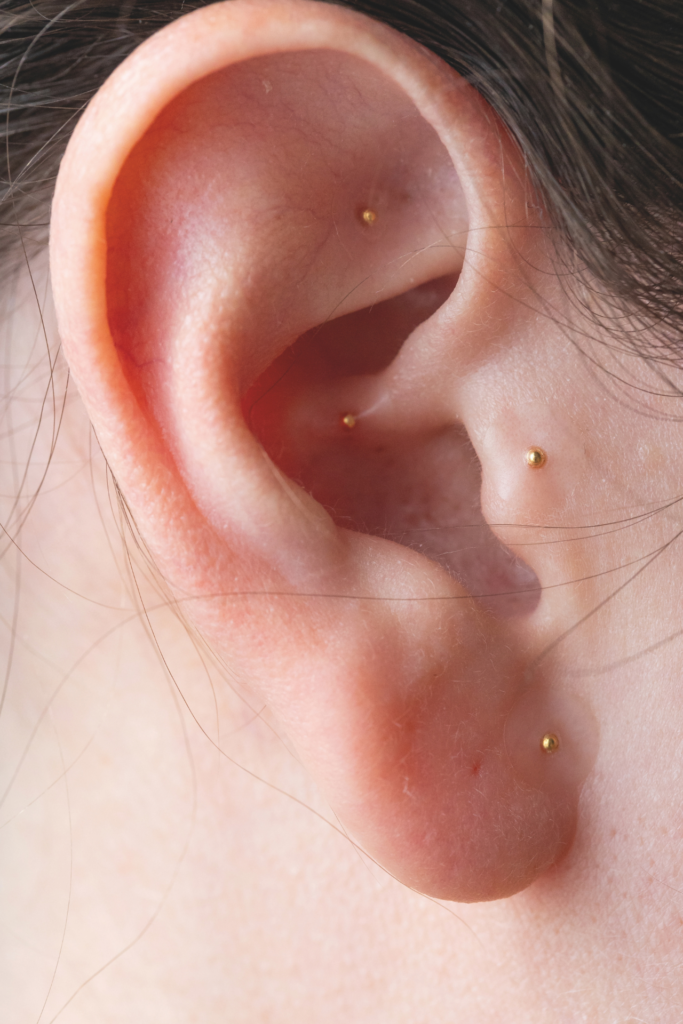 Ohr mit Akupressur Kugeln