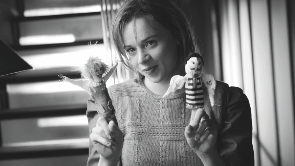 Luna Welder als Lena Jacobi in „Sie glauben an Engel, Herr Drowak?“