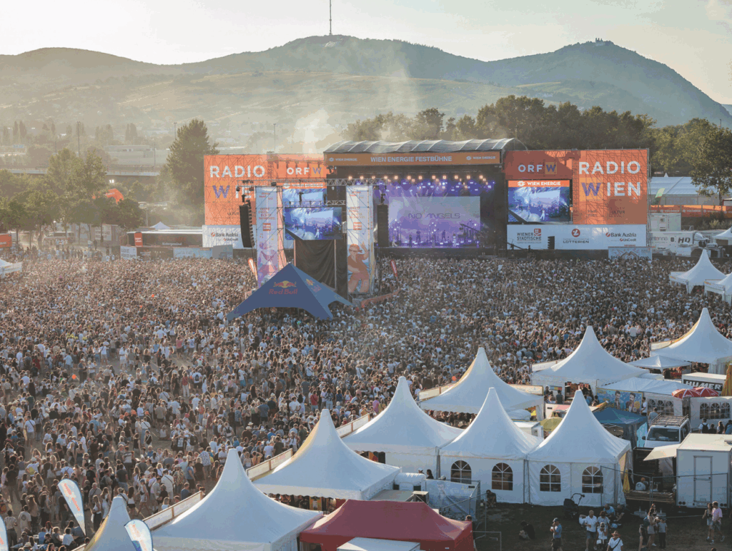 Publikum und Bühne am Donauinselfest
